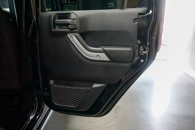 2013 Jeep Wrangler Unlimited *Wrangler Rubicon* *4WD* *Only 7k Original Miles* *1-Owner* - 23015427 - 69