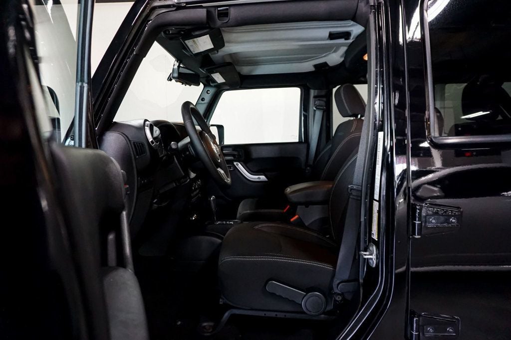 2013 Jeep Wrangler Unlimited *Wrangler Rubicon* *4WD* *Only 7k Original Miles* *1-Owner* - 23015427 - 7