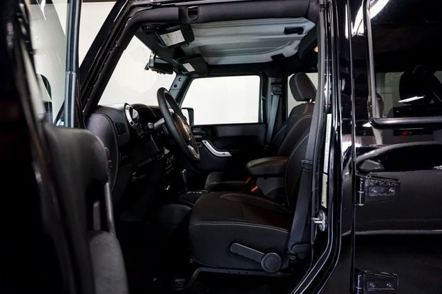 2013 Jeep Wrangler Unlimited *Wrangler Rubicon* *4WD* *Only 7k Original Miles* *1-Owner* - 23015427 - 7