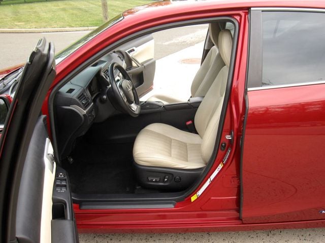2013 Lexus CT 200h 5dr Sedan Hybrid - 22933838 - 16