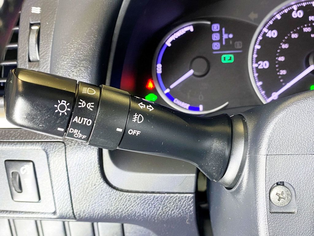 2013 Lexus CT 200h 5dr Sedan Hybrid - 22967628 - 26