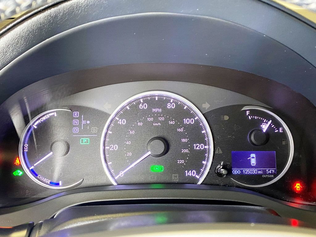 2013 Lexus CT 200h 5dr Sedan Hybrid - 22967628 - 28