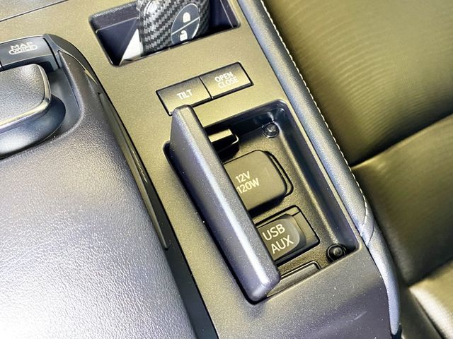 2013 Lexus CT 200h 5dr Sedan Hybrid - 22967628 - 35