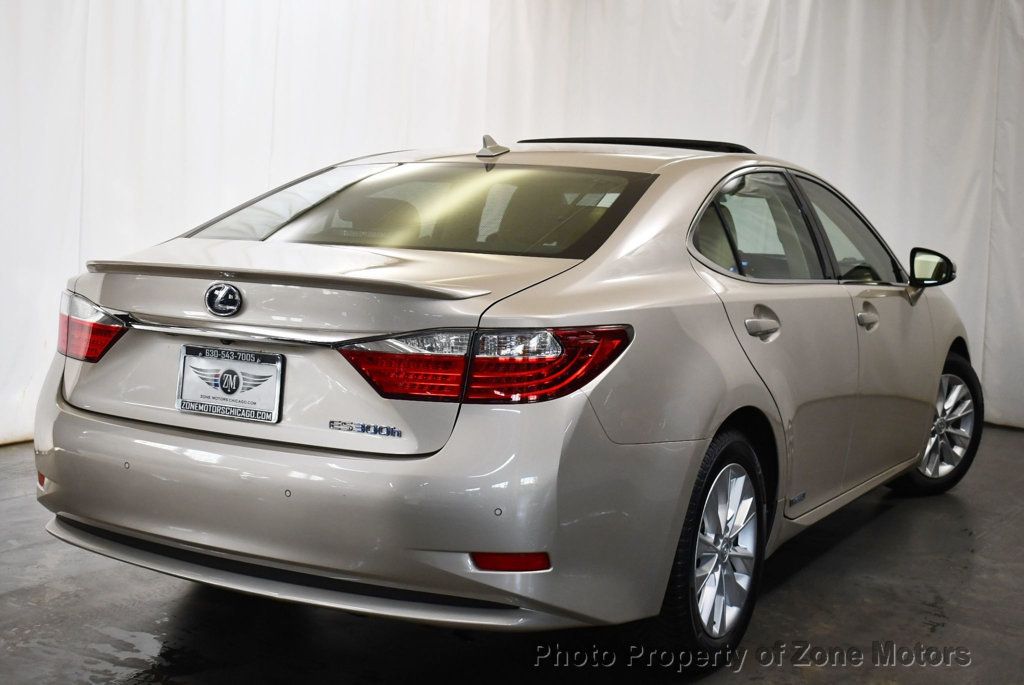 2013 Lexus ES 300h photo 11