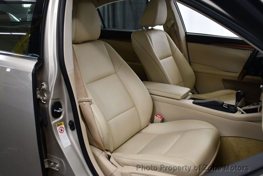 2013 Lexus ES 300h photo 15