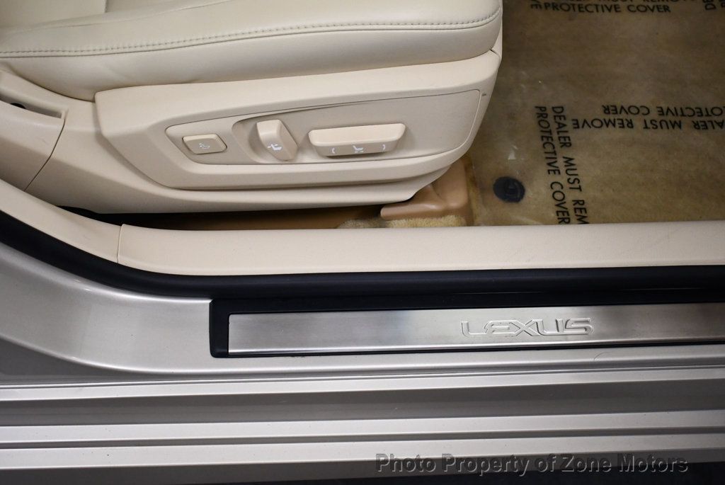 2013 Lexus ES 300h photo 16