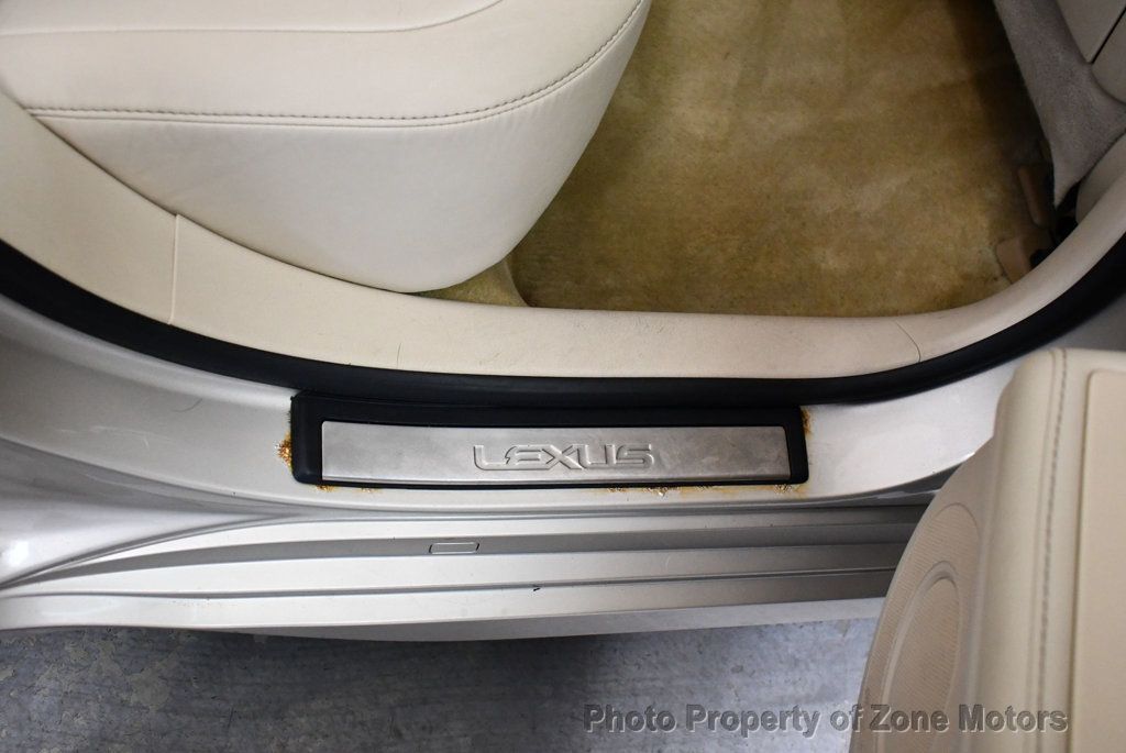 2013 Lexus ES 300h photo 20