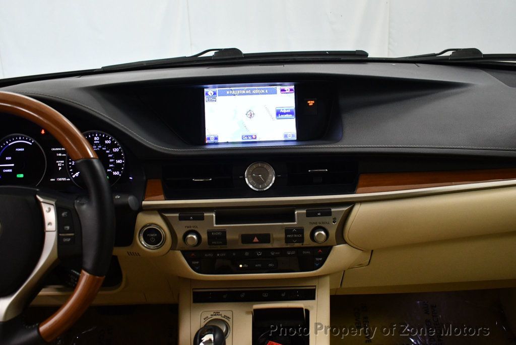 2013 Lexus ES 300h photo 24