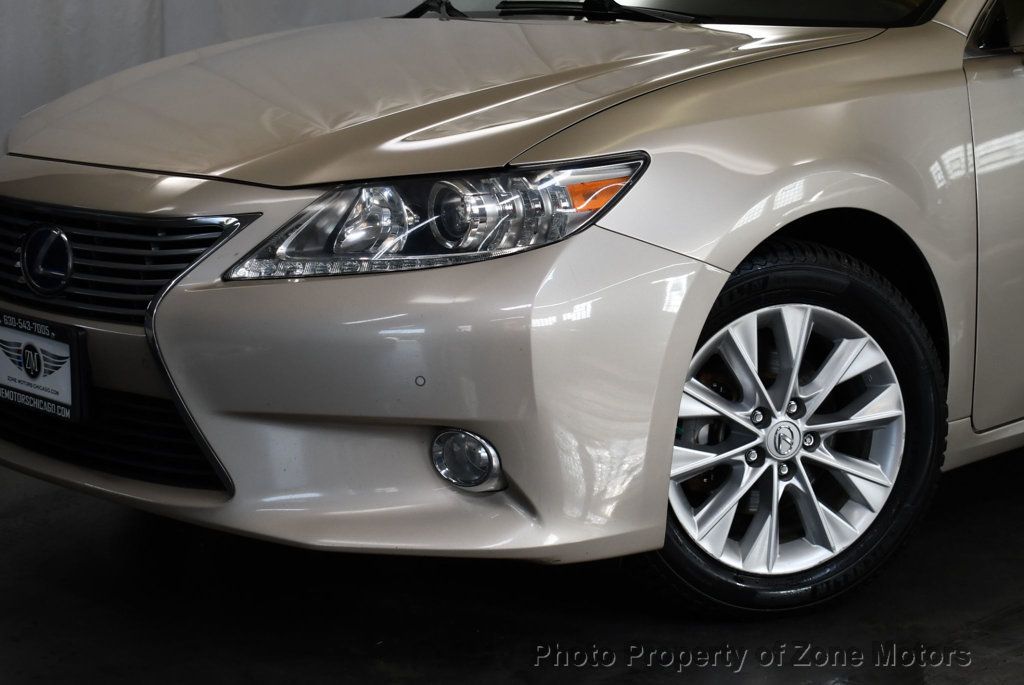 2013 Lexus ES 300h photo 3