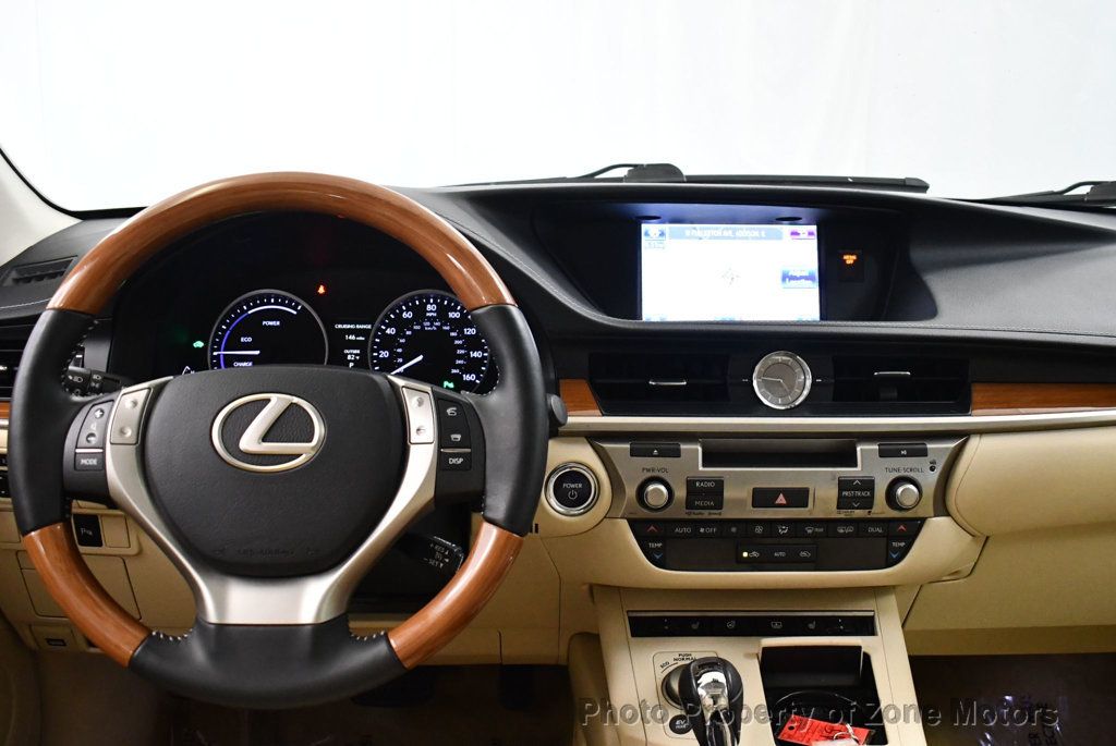 2013 Lexus ES 300h photo 27