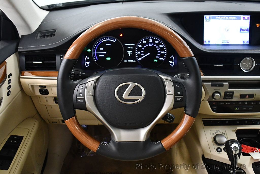 2013 Lexus ES 300h photo 28