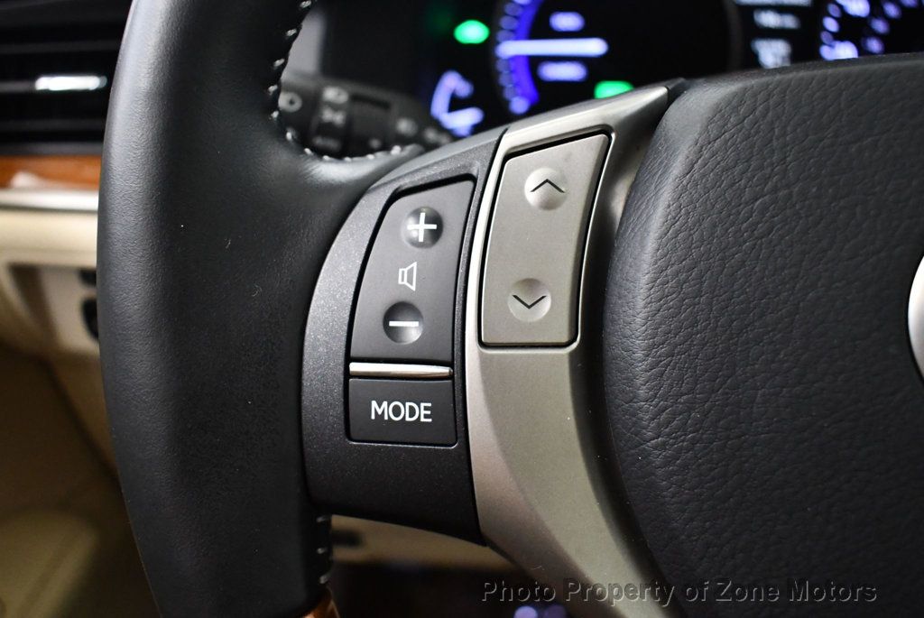2013 Lexus ES 300h photo 33