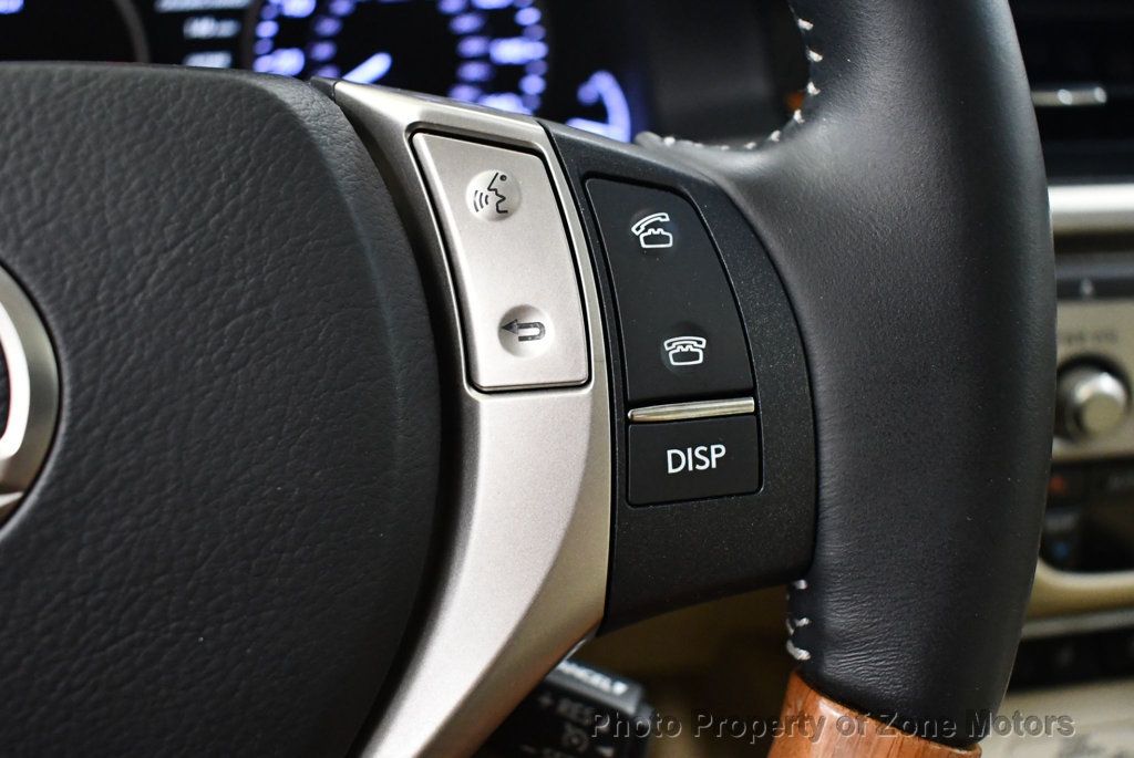 2013 Lexus ES 300h photo 34