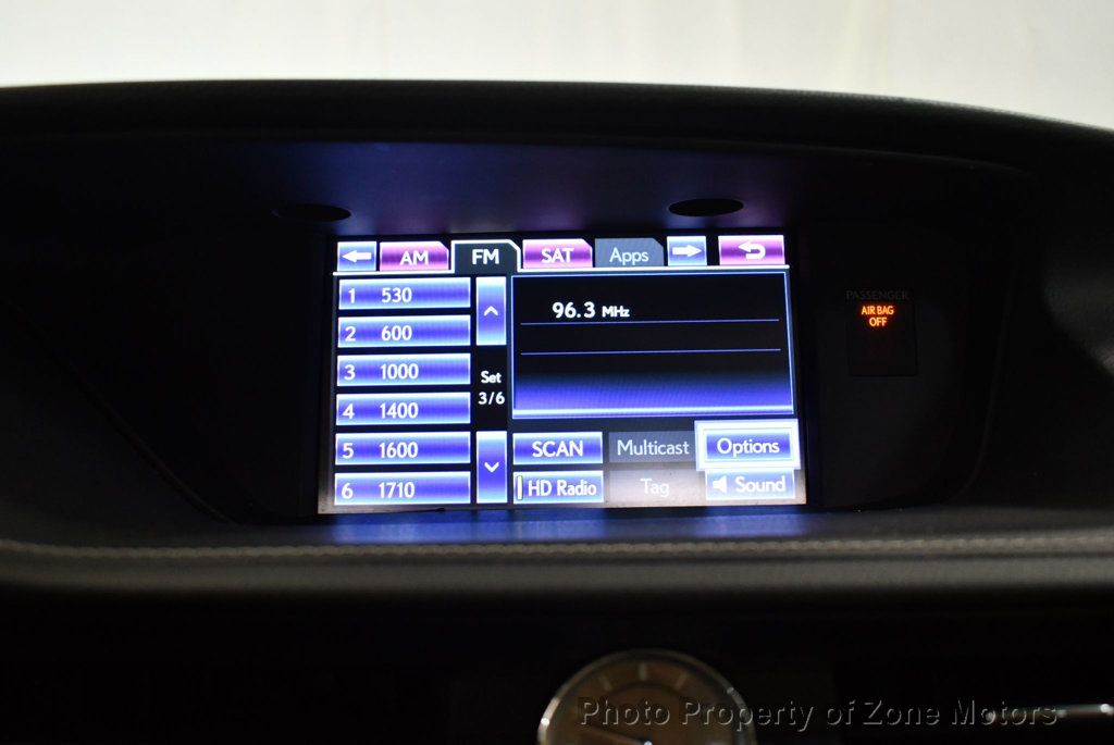 2013 Lexus ES 300h photo 37