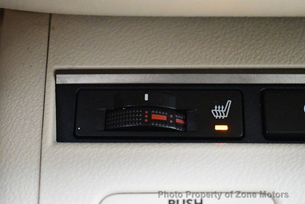 2013 Lexus ES 300h photo 41