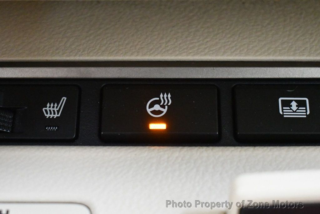 2013 Lexus ES 300h photo 42