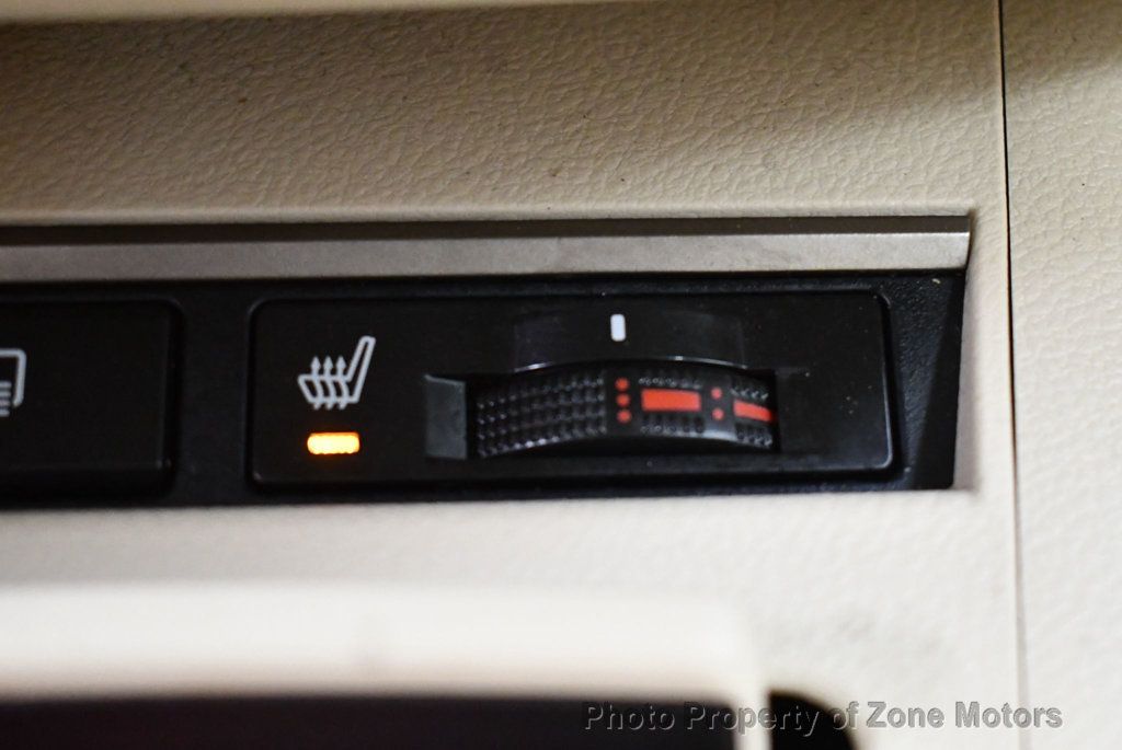2013 Lexus ES 300h photo 43