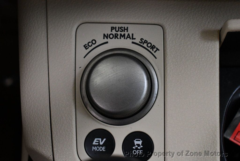 2013 Lexus ES 300h photo 44