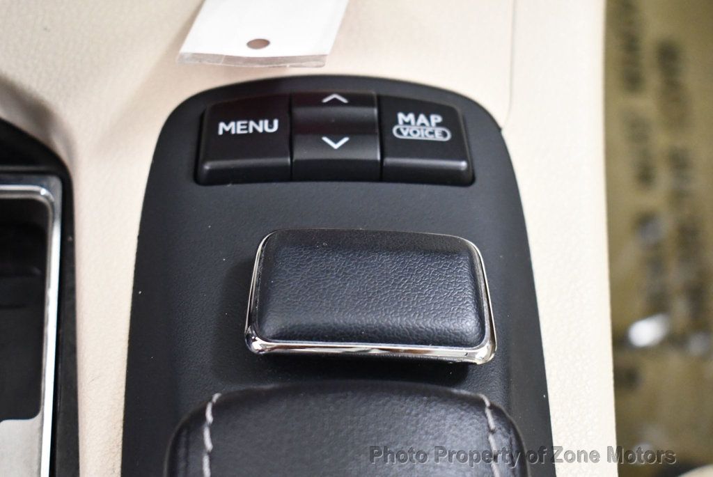 2013 Lexus ES 300h photo 45