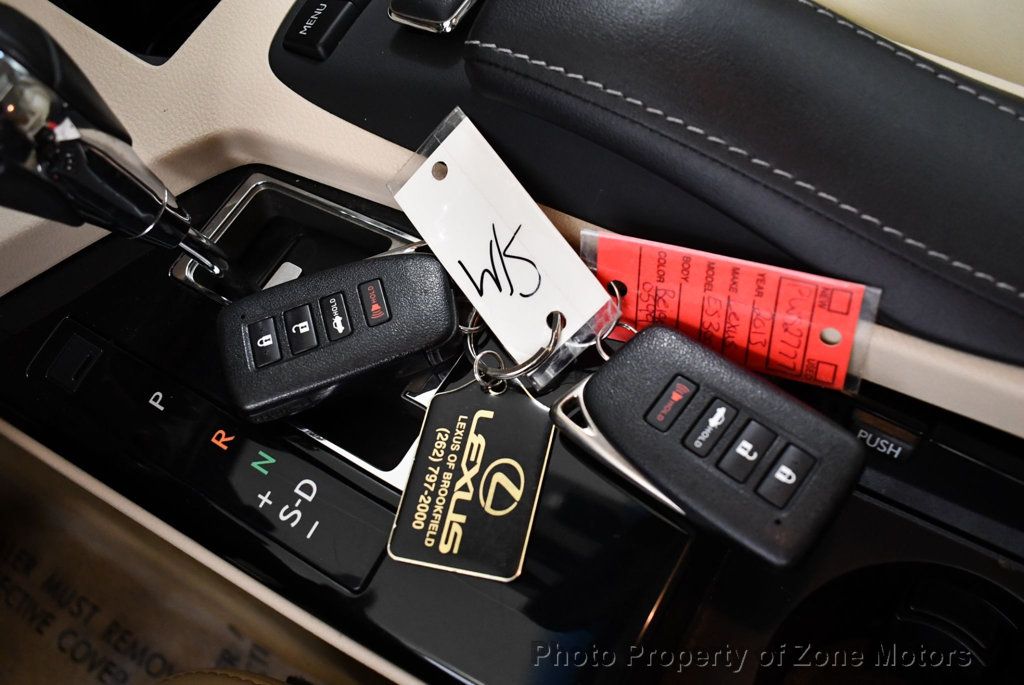 2013 Lexus ES 300h photo 48
