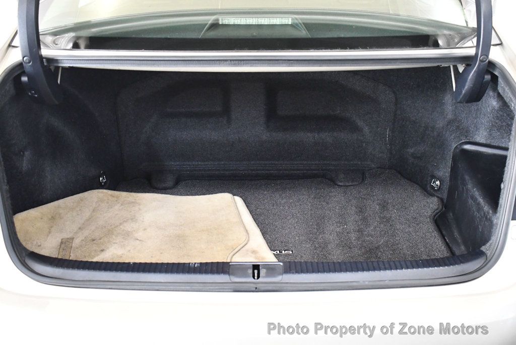 2013 Lexus ES 300h photo 49