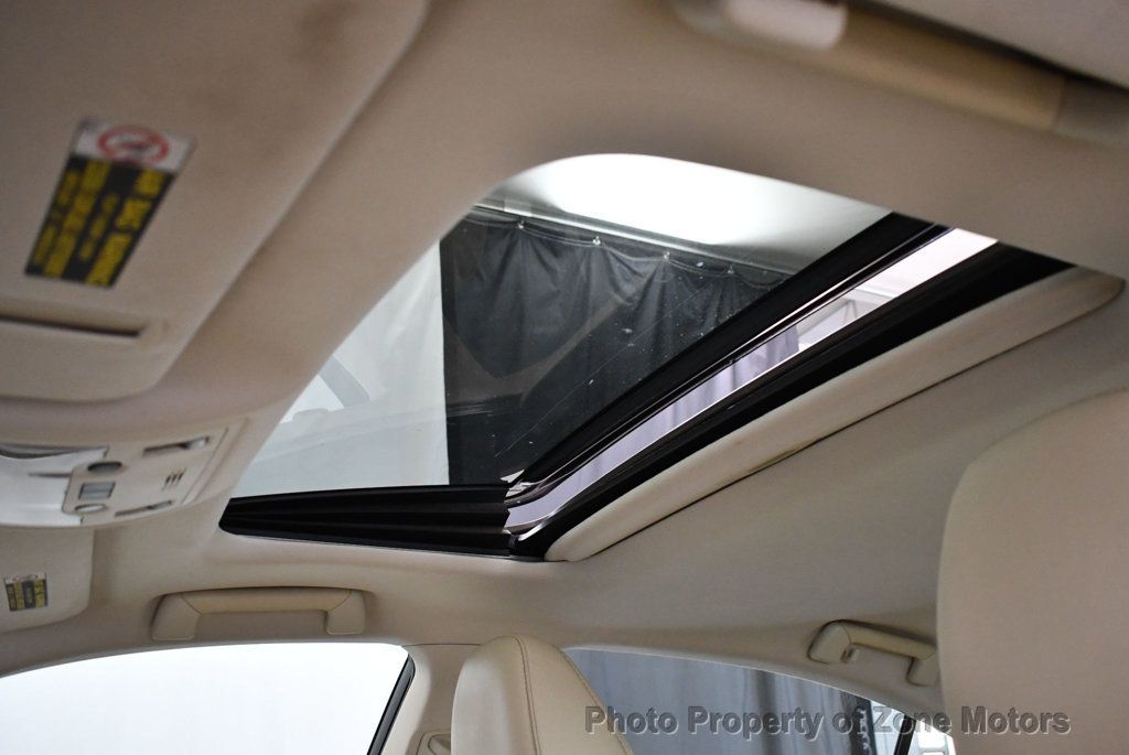 2013 Lexus ES 300h photo 50
