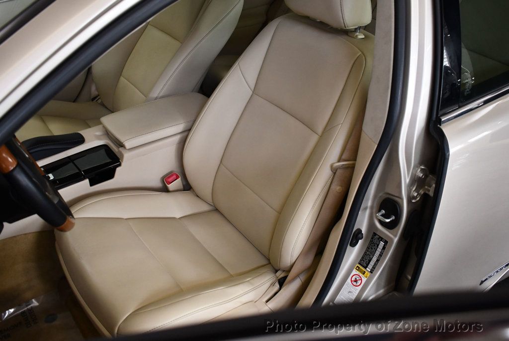 2013 Lexus ES 300h photo 5