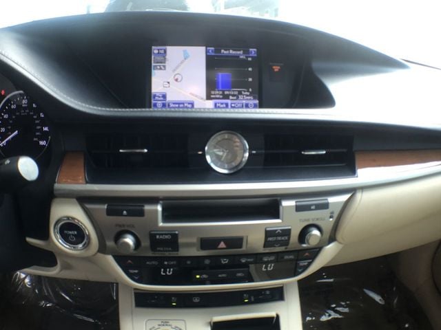 2013 Lexus ES 300h 4dr Sedan Hybrid - 23049823 - 16