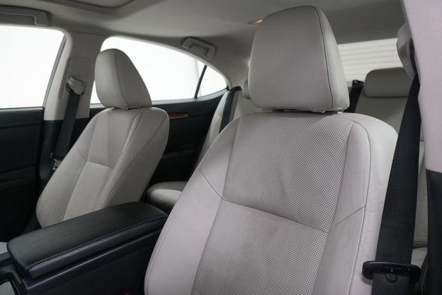2013 Lexus ES 300h 4dr Sedan Hybrid - 23026662 - 9