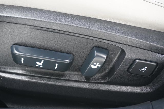 2013 Lexus ES 300h 4dr Sedan Hybrid - 23026662 - 12