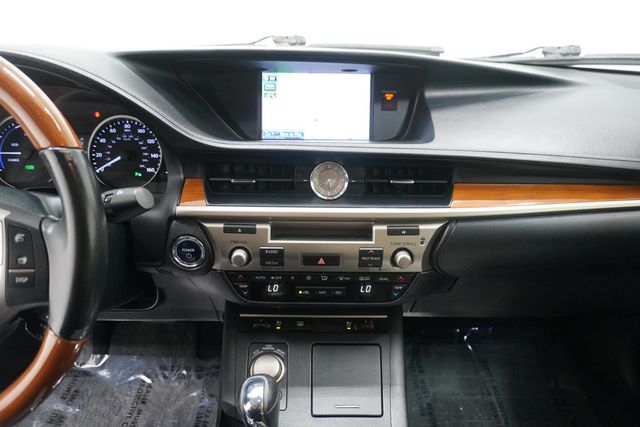 2013 Lexus ES 300h 4dr Sedan Hybrid - 23026662 - 17