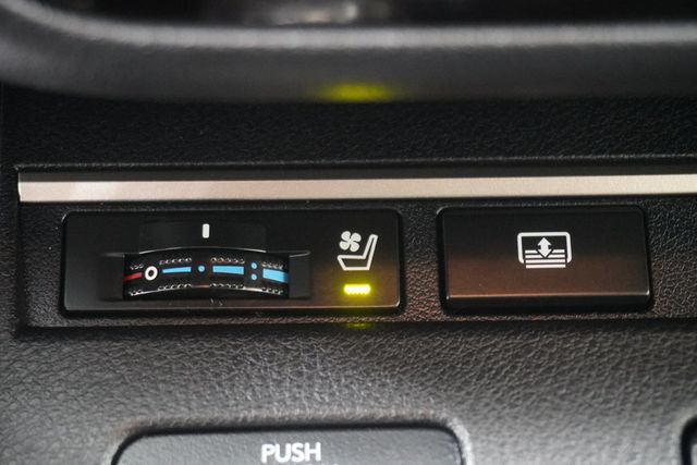 2013 Lexus ES 300h 4dr Sedan Hybrid - 23026662 - 19
