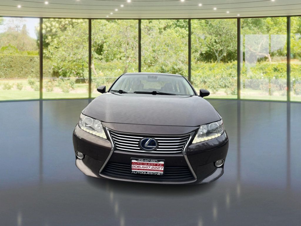 2013 Lexus ES 300h photo 2