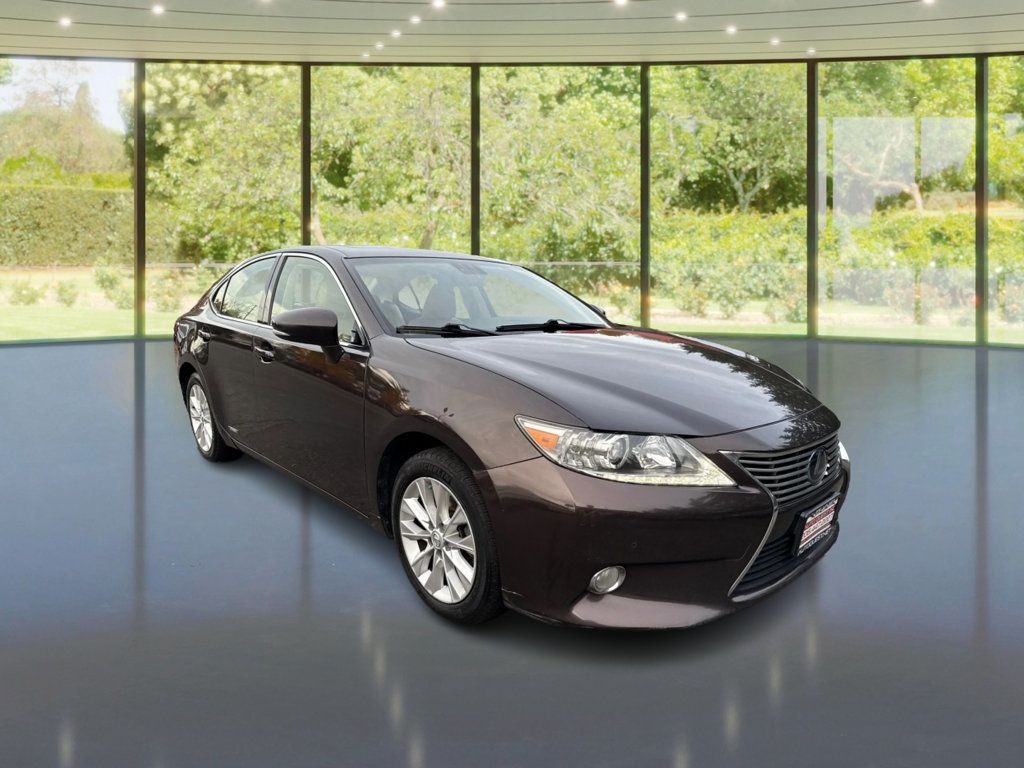 2013 Lexus ES 300h photo 3