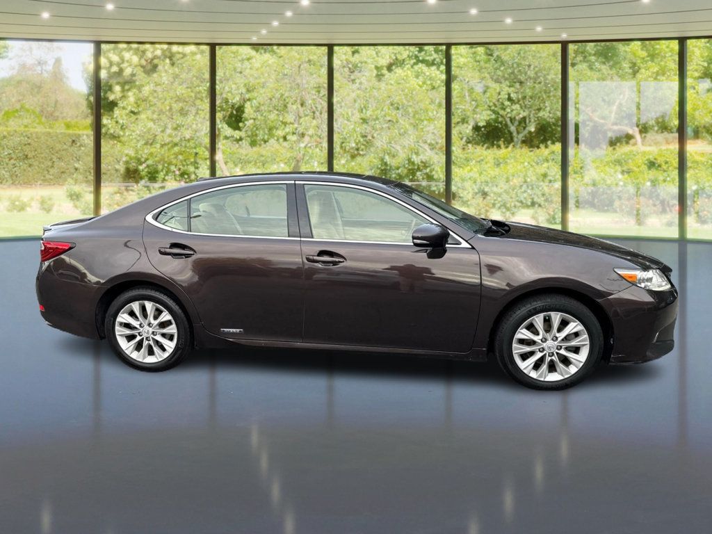 2013 Lexus ES 300h photo 4