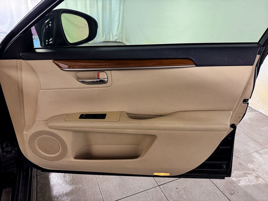 2013 Lexus ES 300h HYBRID - 22974558 - 17