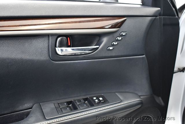 2013 Lexus ES 350 4dr Sedan - 22556852 - 31