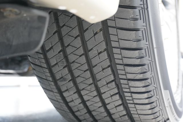 2013 Lexus ES 350 4dr Sedan - 22892690 - 24