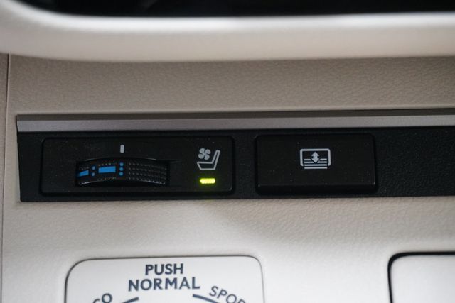 2013 Lexus ES 350 4dr Sedan - 23002296 - 21