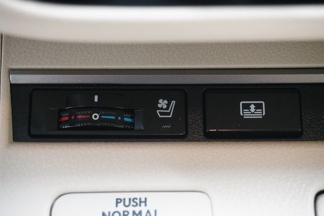 2013 Lexus ES 350 4dr Sedan - 23010341 - 19