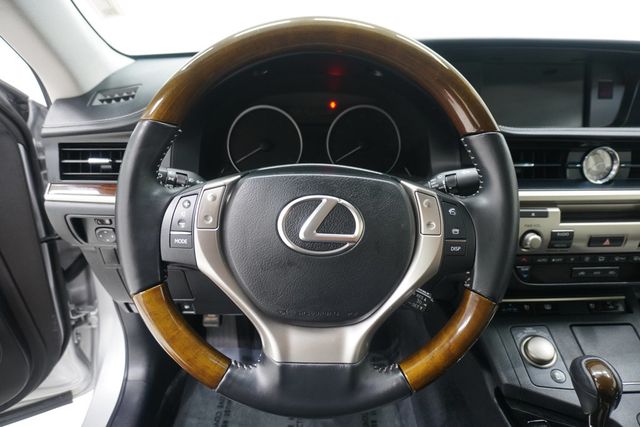 2013 Lexus ES 350 4dr Sedan - 23022036 - 16