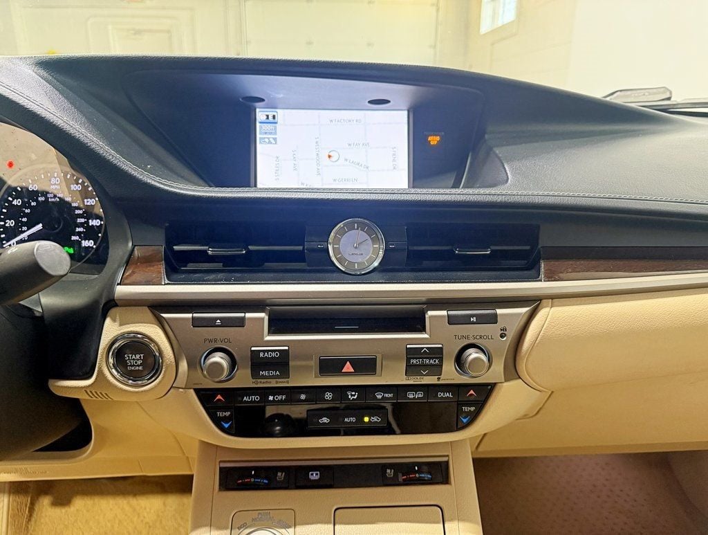 2013 Lexus ES 350 4dr Sedan - 22961455 - 16