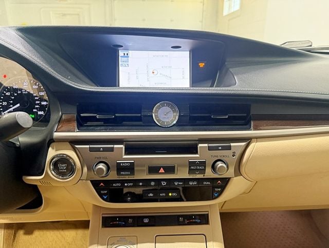 2013 Lexus ES 350 4dr Sedan - 22961455 - 16