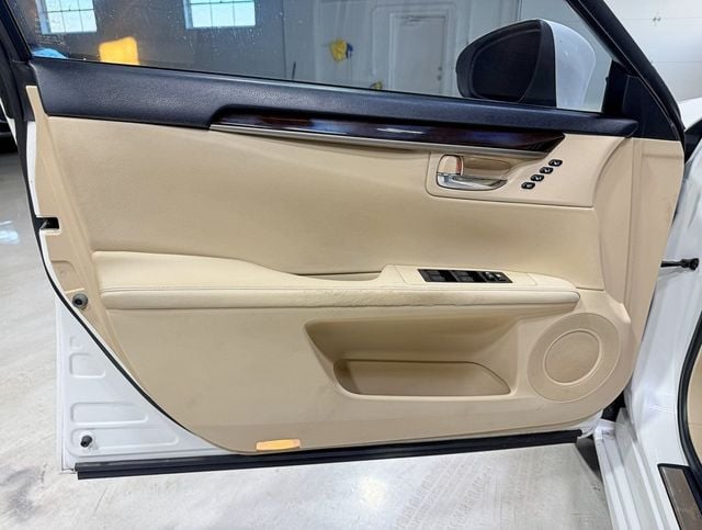 2013 Lexus ES 350 4dr Sedan - 22961455 - 30