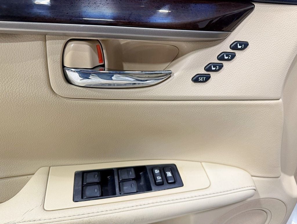 2013 Lexus ES 350 4dr Sedan - 22961455 - 31