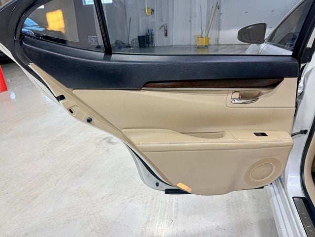 2013 Lexus ES 350 4dr Sedan - 22961455 - 35