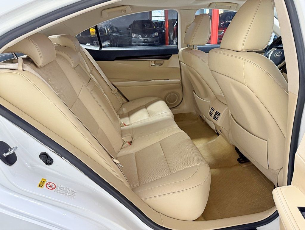 2013 Lexus ES 350 4dr Sedan - 22961455 - 37