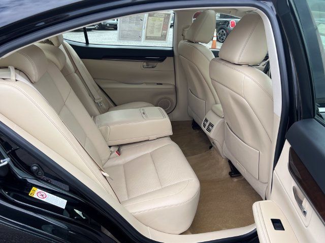 2013 Lexus ES 350 4dr Sedan - 23095653 - 18