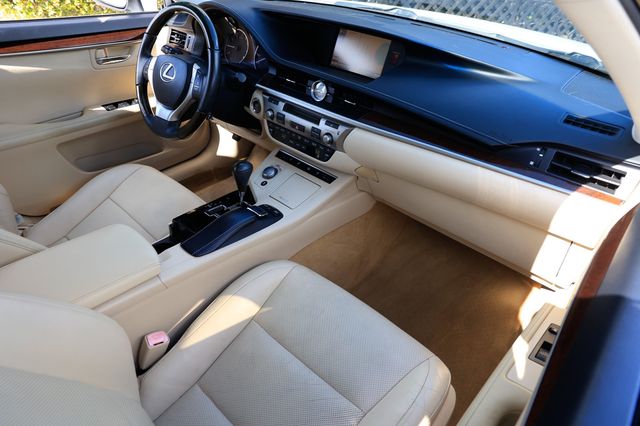 2013 Lexus ES 350 4dr Sedan - 22912119 - 17