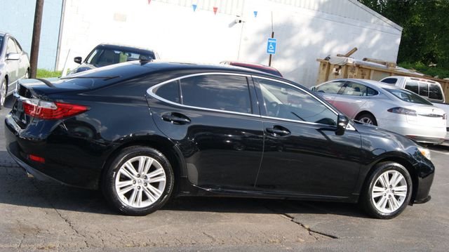 2013 Lexus ES 350 JUST SERVICED, VERY CLEAN INSIDE AND OUT  - 22886708 - 10